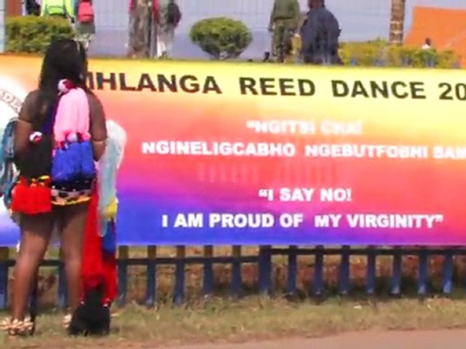 Aufreizender 'Jungfrauen'-Tanz für den König von Swasiland