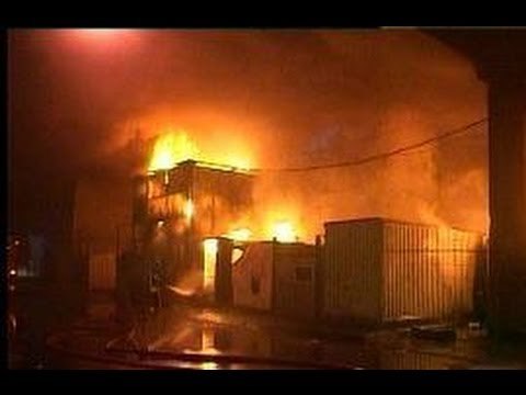 Napoli - Incendio di rifiuti specilai in via de Roberto a Poggioreale