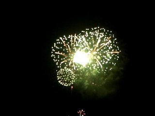 Encore une autre séquence du feu d'artifice de Yokohama tiré le 17/08/2011
