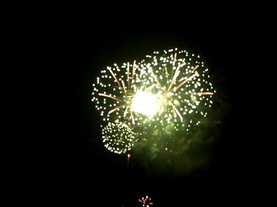 Encore une autre séquence du feu d'artifice de Yokohama tiré le 17/08/2011