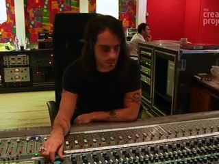 Nick Zinner (Yeah Yeah Yeahs) : 41 Strings