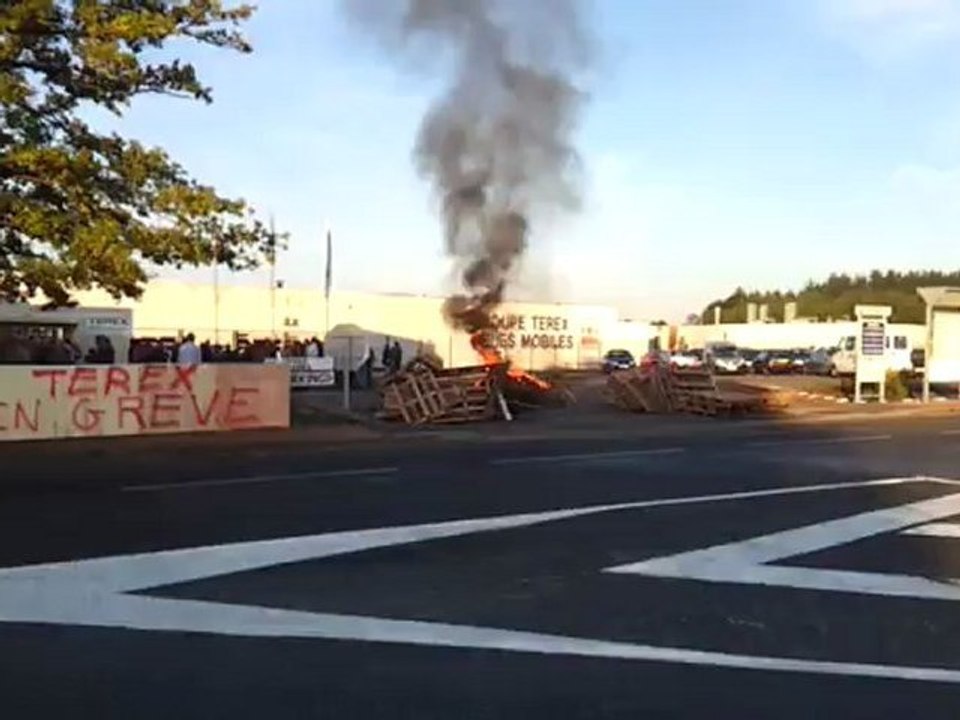 Grève à l'usine Terex (grues mobiles) de Montceau-les-Mines