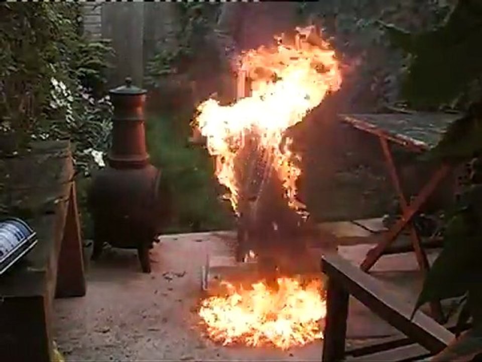 Mit dem Staubsauger ein Feuer löschen