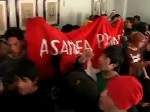 Students take over Ministry of Education in Chile