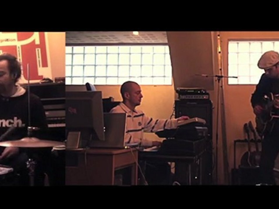 STAY LIVE N°9 INDEPENDENT TRIO
