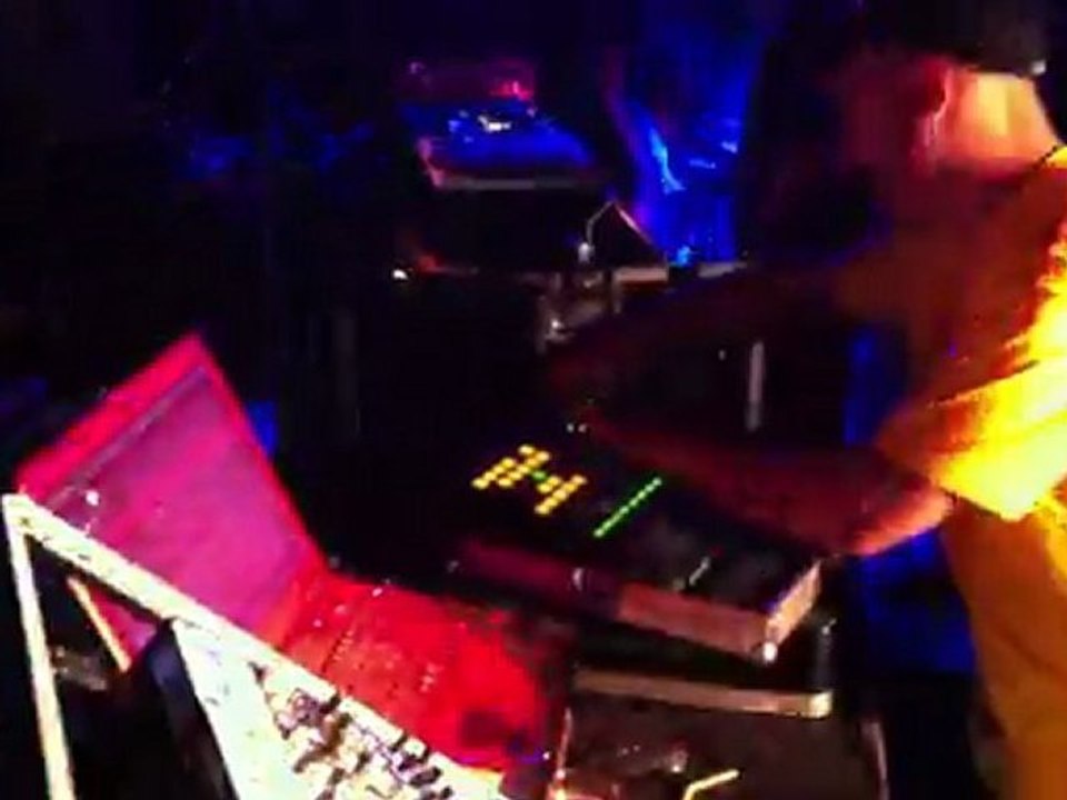 Live h2o@Batofar-Paris soirée Dz system