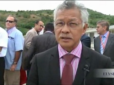 Jeux du Pacifique : N. Sarkozy visite le village