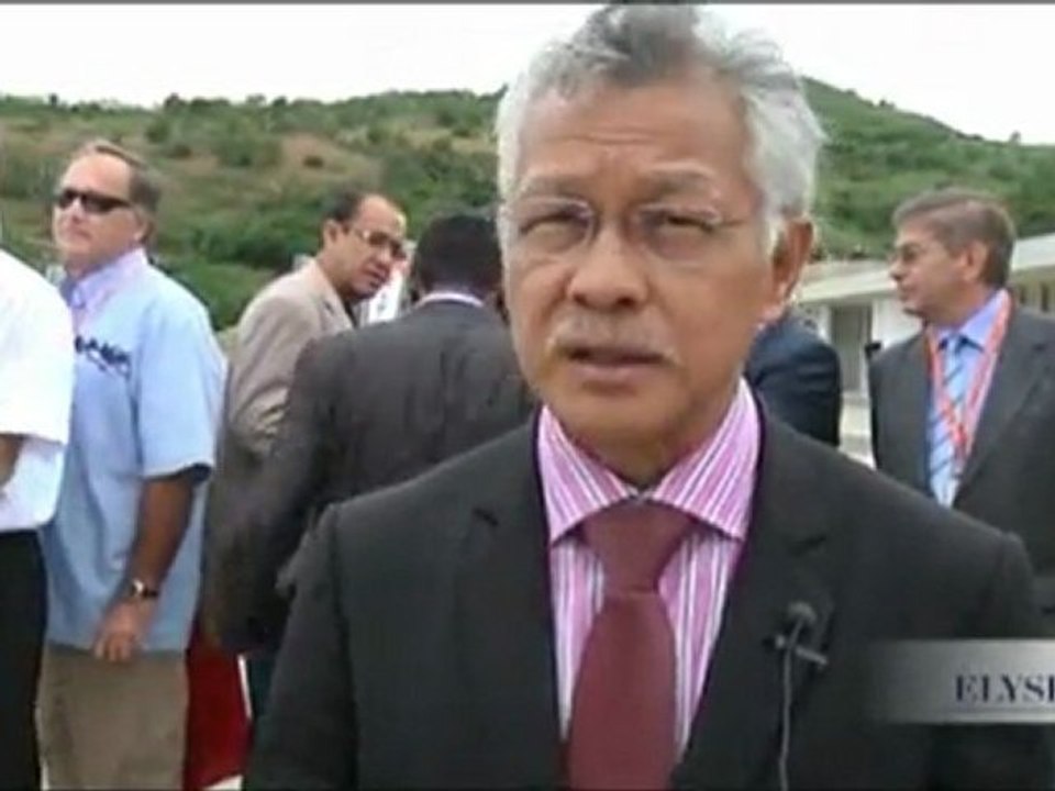 Jeux du Pacifique : N. Sarkozy visite le village