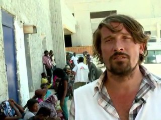 Libye: des centaines d'Africains désespérés coincés sur un port