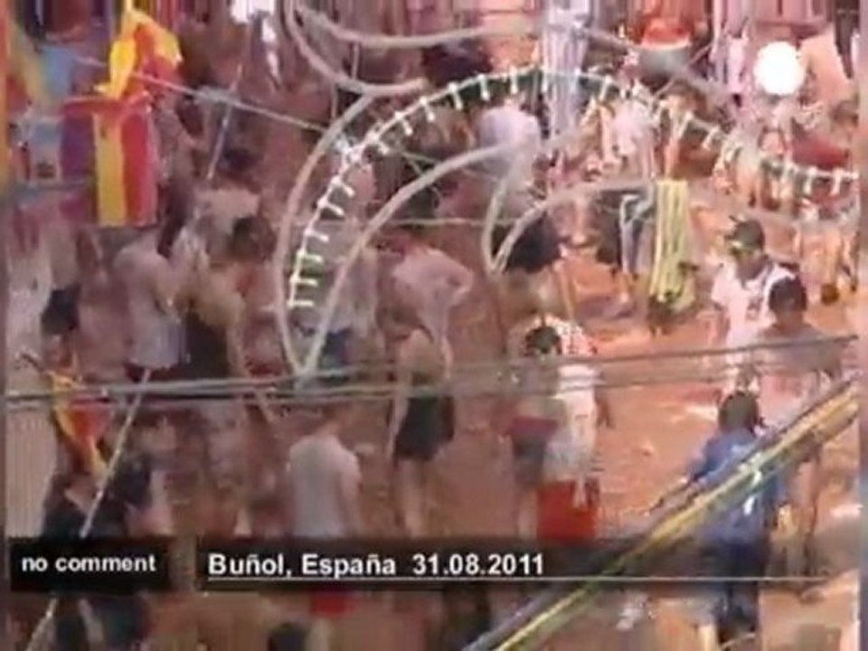 La Tomatina repeint Buñol en rouge - no comment