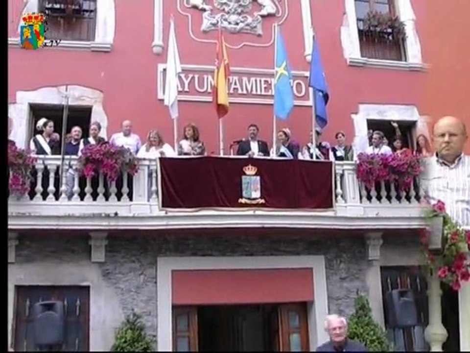Gran Chupinazo y Desfile de los nadadores a la iglesia