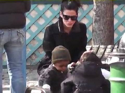 Ryan Reynolds and Sandra Bullock Secretly Dating?