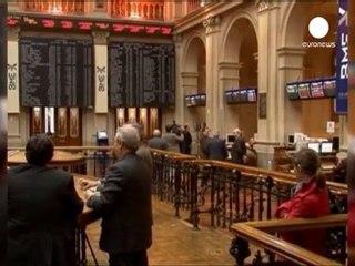 España regresa al mercado de deuda con un interés a la...