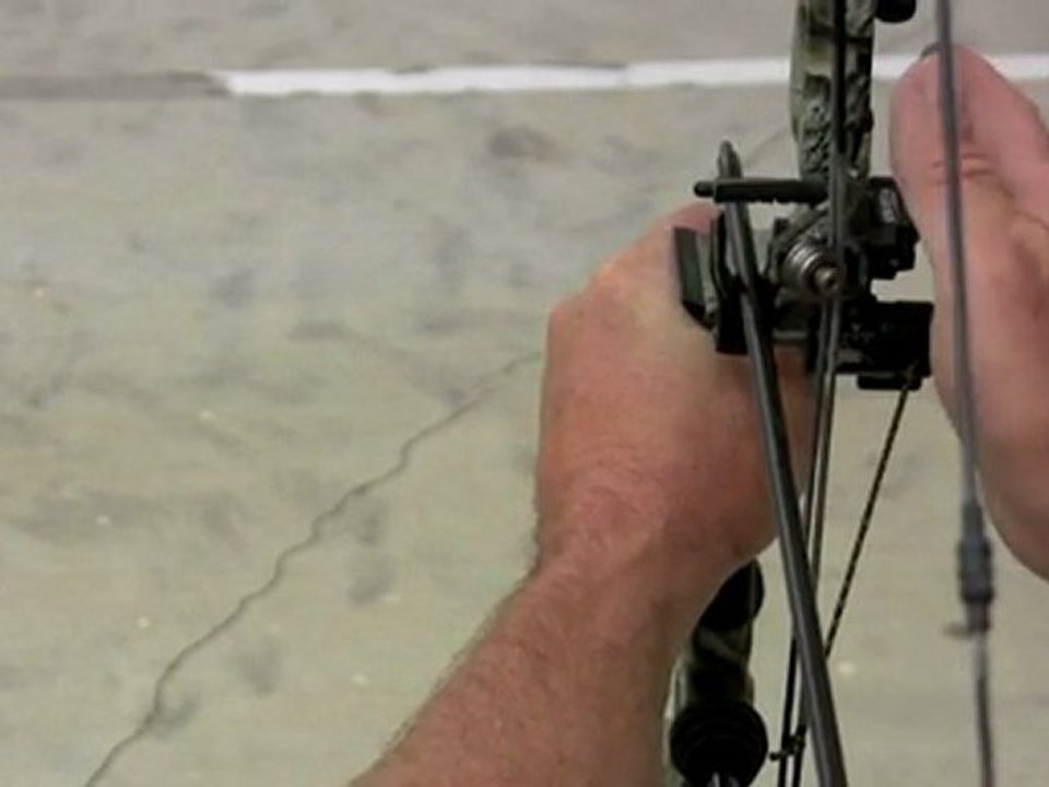 Bow Shooting Tip - Proper Hand Position When Shooting Archery