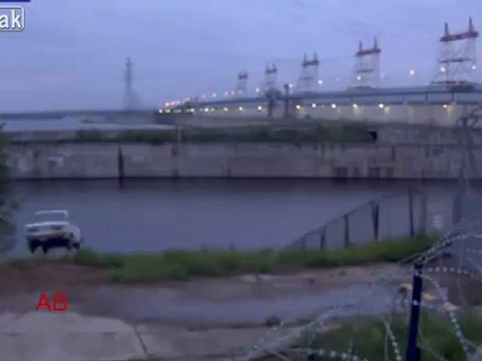 Liebeskummer - Man will mit einem Auto zu ertränken