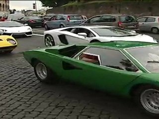 Download Video: Autosital - Parade de Lamborghini Aventador LP 700-4 dans Rome, en Italie - Partie 2