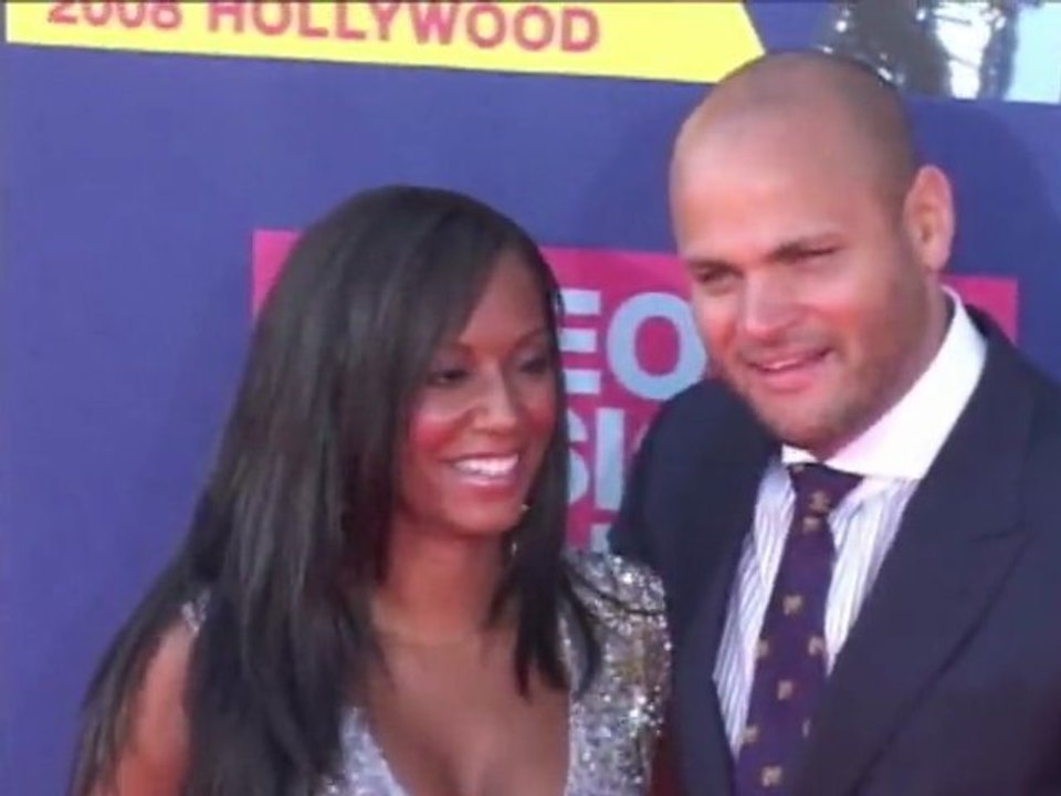 Mel B wieder Mami