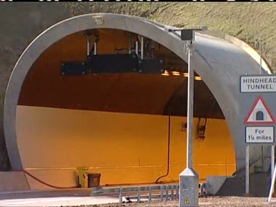 Road tunnel draws 'boy racers'