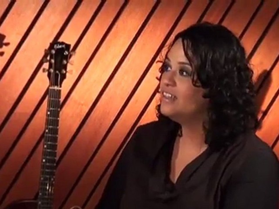 Entrevista: Tulipa Ruiz fala sobre seu disco de estreia