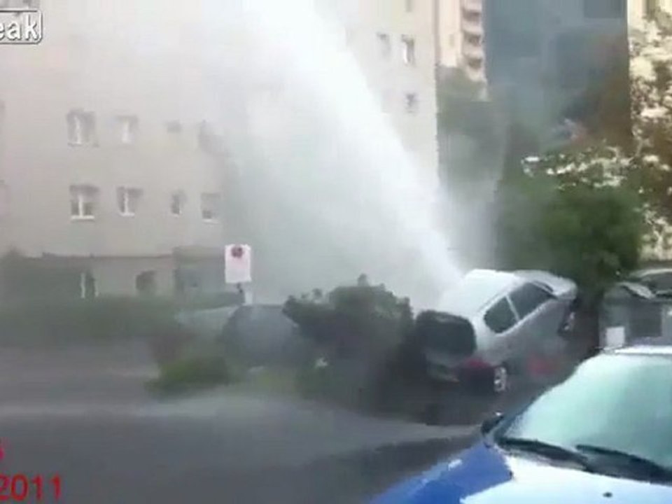 Hydrant heben ein Auto - WTF