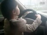 SHOCKING- 4 YEARS OLD Chinese girl drives / driving car ...