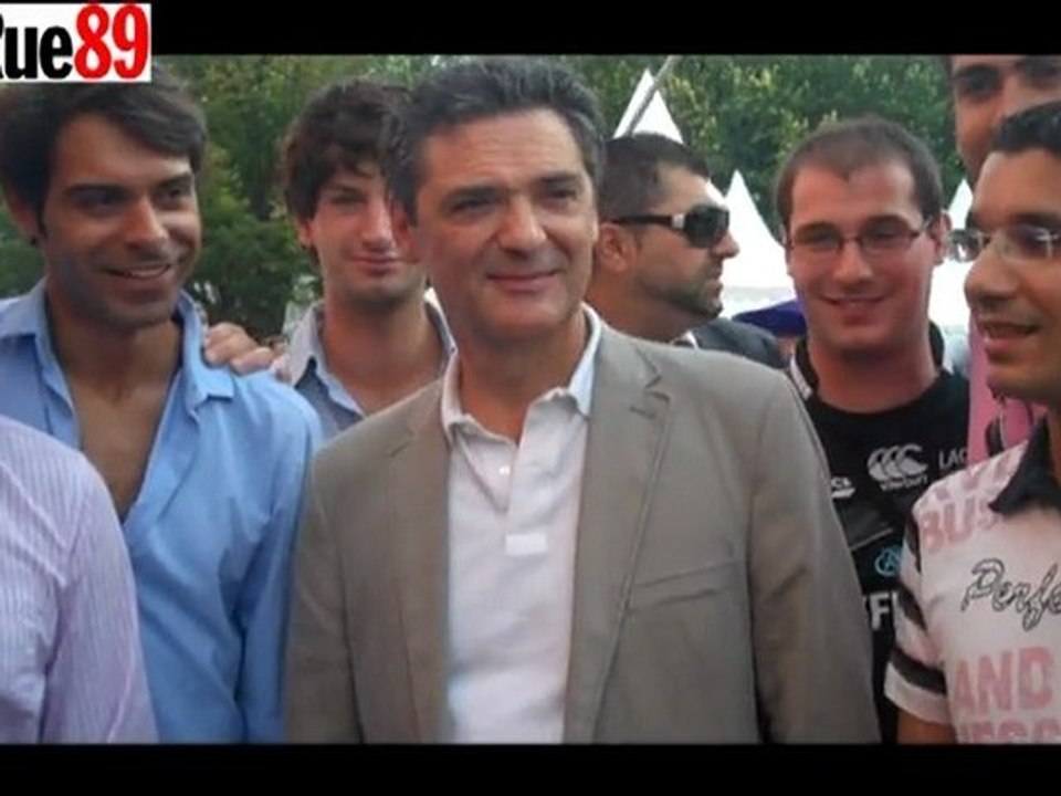 L'arrivée de Devedjian à l'université d'été de l'UMP