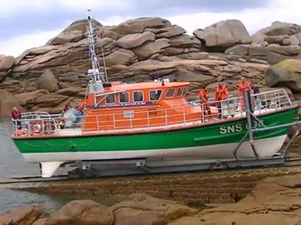 snsm ploumanac' h retour  le soir  samedi 3 septembre  du bateau président toutain