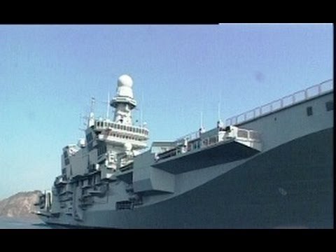 Napoli - A Capo Miseno la portaerei Cavour