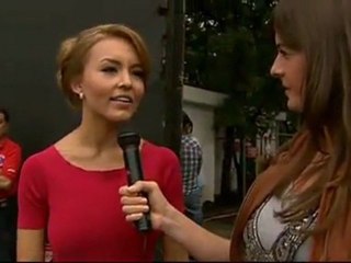 Angelique Boyer en backstage de KCA México '11