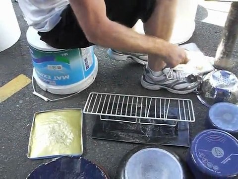 France Bleu Nord à la braderie de Lille, Johannes Leroy joue sur des matériaux récupérés