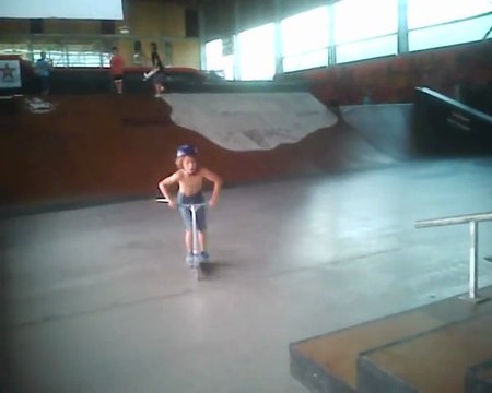 trotinette freestyle :Line de Victor (9 ans)au halle de glisse Lille