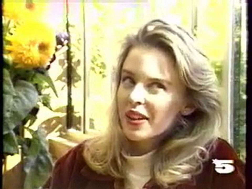 Kylie Minogue  french tv channel 5  Interview september  1989
