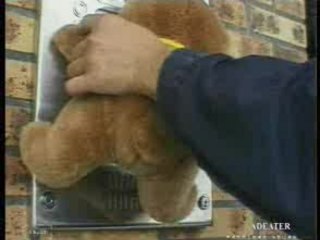 Grumly à l'interphone