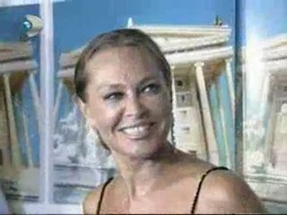 HÜLYA AVŞAR'IN KIBRIS ÇIKARMASI! (cansizkus.com)