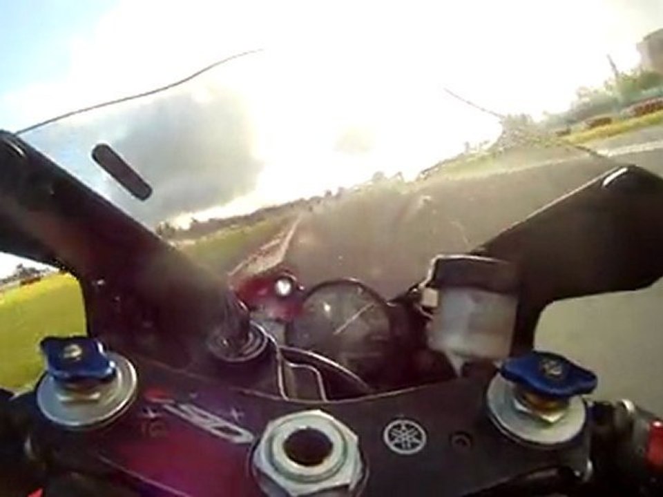 Yamaha R1 RN09 Dunn Racing Nürburgring GP Strecke 28.08.2011 Gruppe Schnell