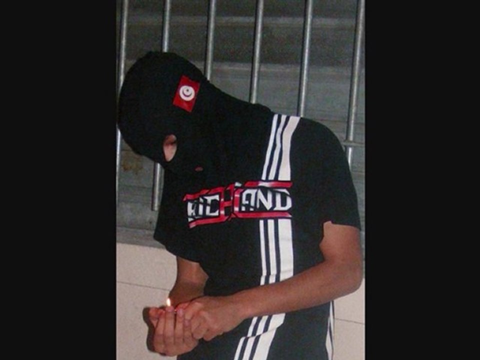 T2OnSi - TeuCHiLanD - " A LA ZOB 2 "  EXCLU ' ENNEMIE DETAT ' RAP LYONNAIS !!! 2011