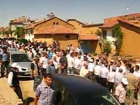 MERHUM ÜNAL AYDOĞMUŞ VE MERHUME SULTAN GÜVENİR CENAZE NAMAZI VİDEOSU 2011/3