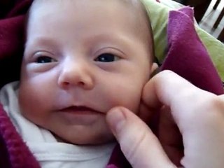 00023 05092011 j'ai faiiim donnez moi à manger au lieu de me triturer les joues !