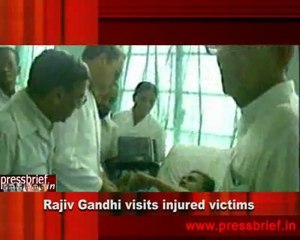 Rajiv Gandhi visits injured victims