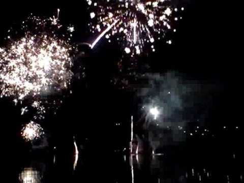 feu d'artifice sur le lac de gerardmer du 14 aout 2011 part 1