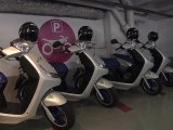 Des scooters électriques Peugeot à la Gare Montparnasse