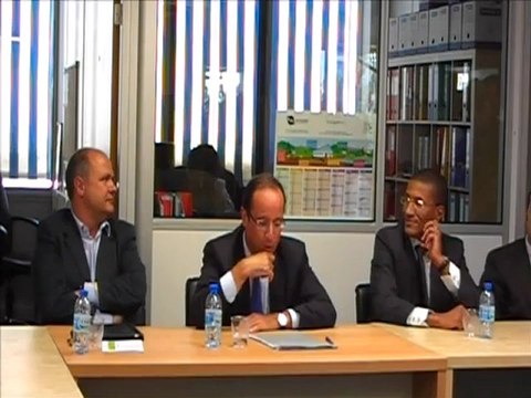 François Hollande rencontre de jeunes entrepreneurs à Saint Ouen