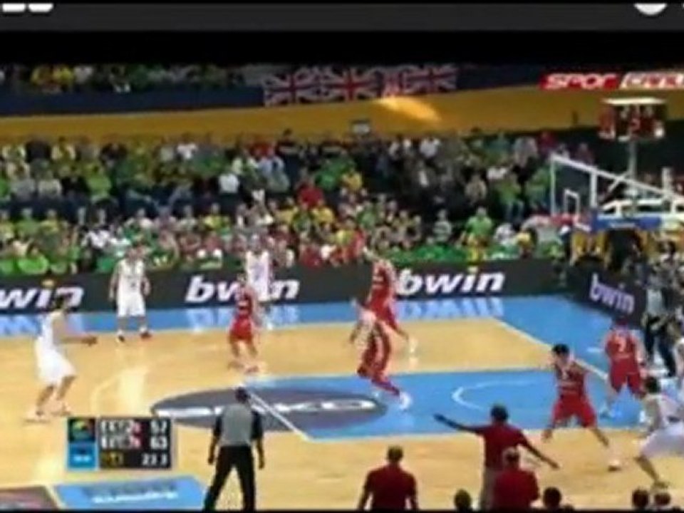 Türkiye - İspanya 2011 maçının son 1 dakikası...