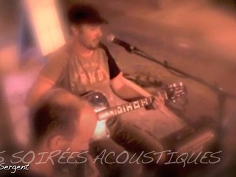 Karma Police de RadioHead aux Soirées Acoustiques du Sergent ( Acoustic guitar bass cover )