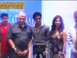 Shahrukh Khan shows his SWEATY armpits