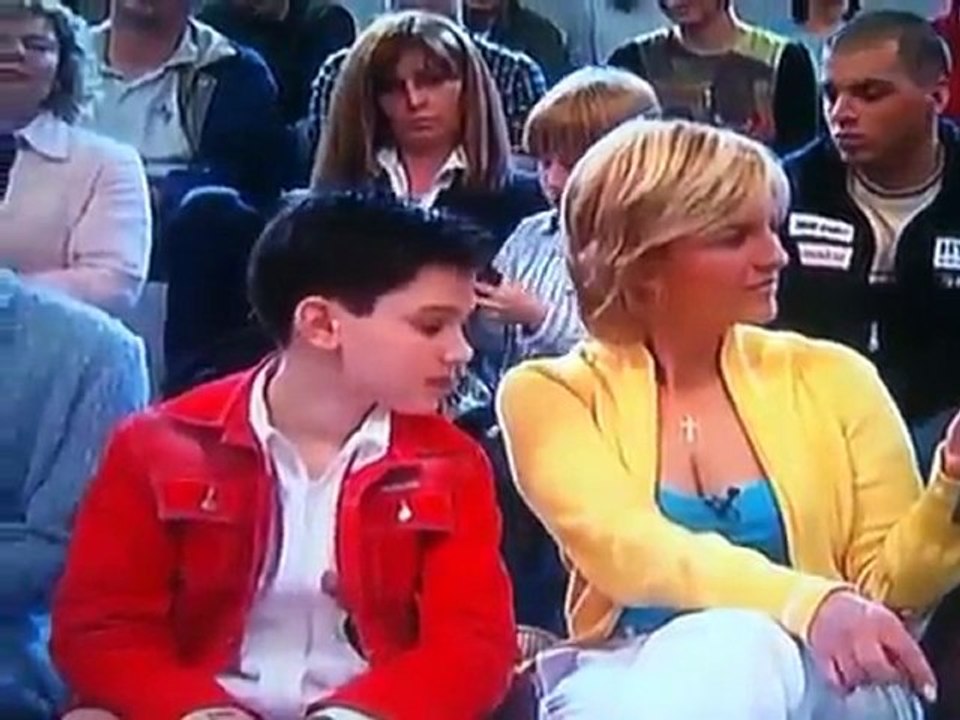 NAQUISIMO.COM - Niño le mira el escote a una conductora en VIVO