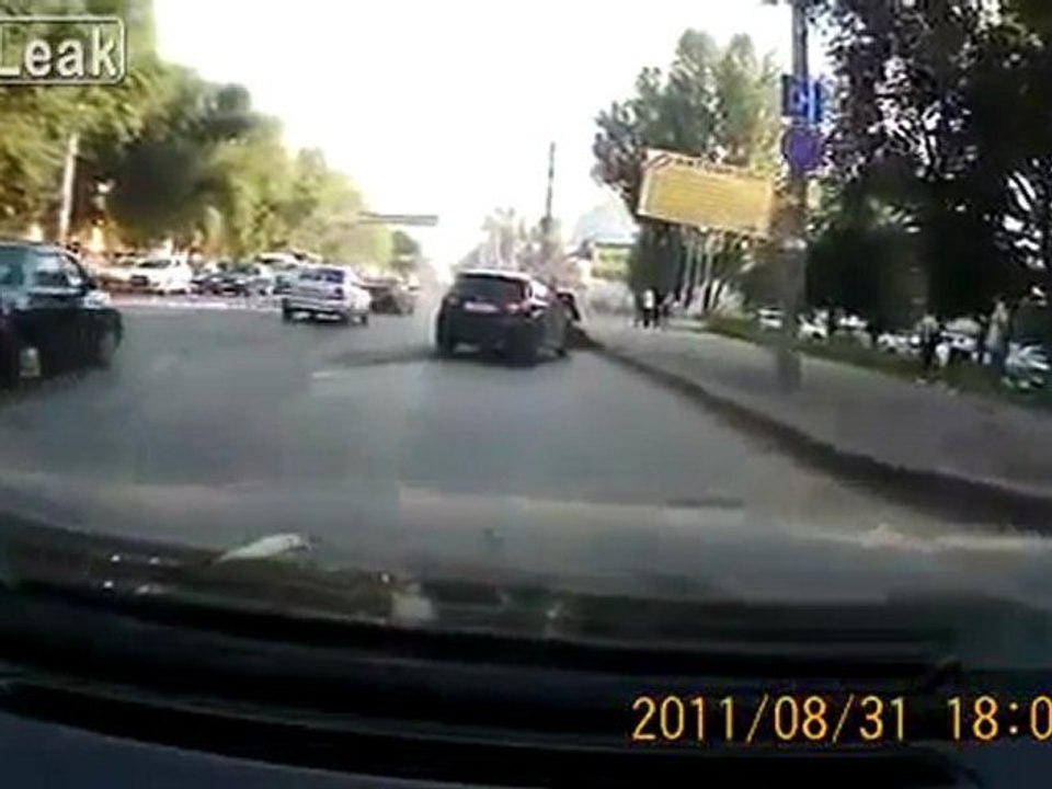 Speeding führt zu längeren Bremswegen ... Er glaubte nicht an der Zeit zu stoppen.