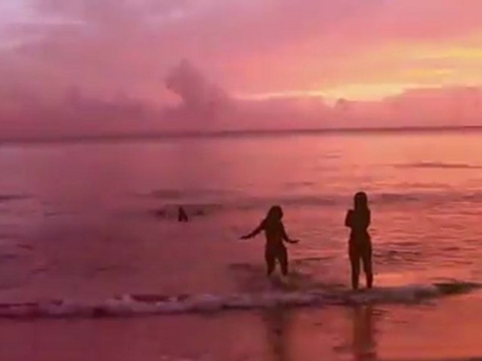 Rihanna-Avril Lavigne: Cheers 2011