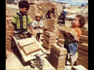 NEM chante 'PAPAMAMA'