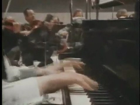 Horowitz plays Mozart piano concerto 23 3rd mov